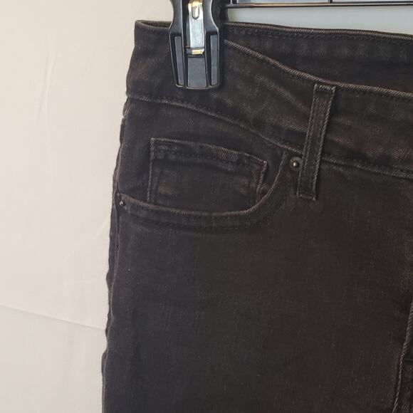 Levi's Flattering Soft Black Crop 711 Skinny Jeans ~Streetwear Flattering Casual - Picture 3 of 12